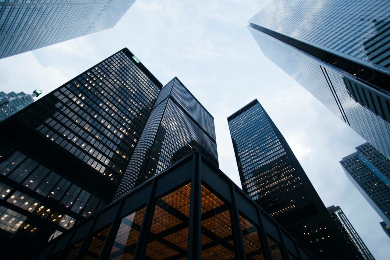 BlackRock plant angeblich Solana- und XRP-ETFs – Marktanalyst sieht baldige Anträge
