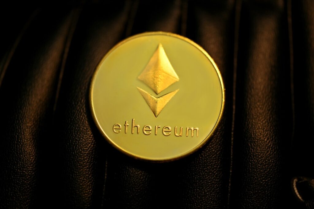 Ethereum fällt erstmals seit 15 Monaten unter 2.100 USD